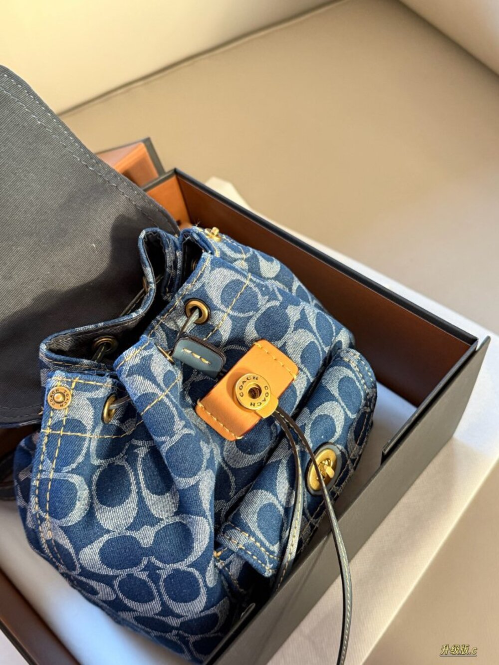Coach denim backpack - Picture 6 of 7